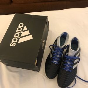 Soccer shoes